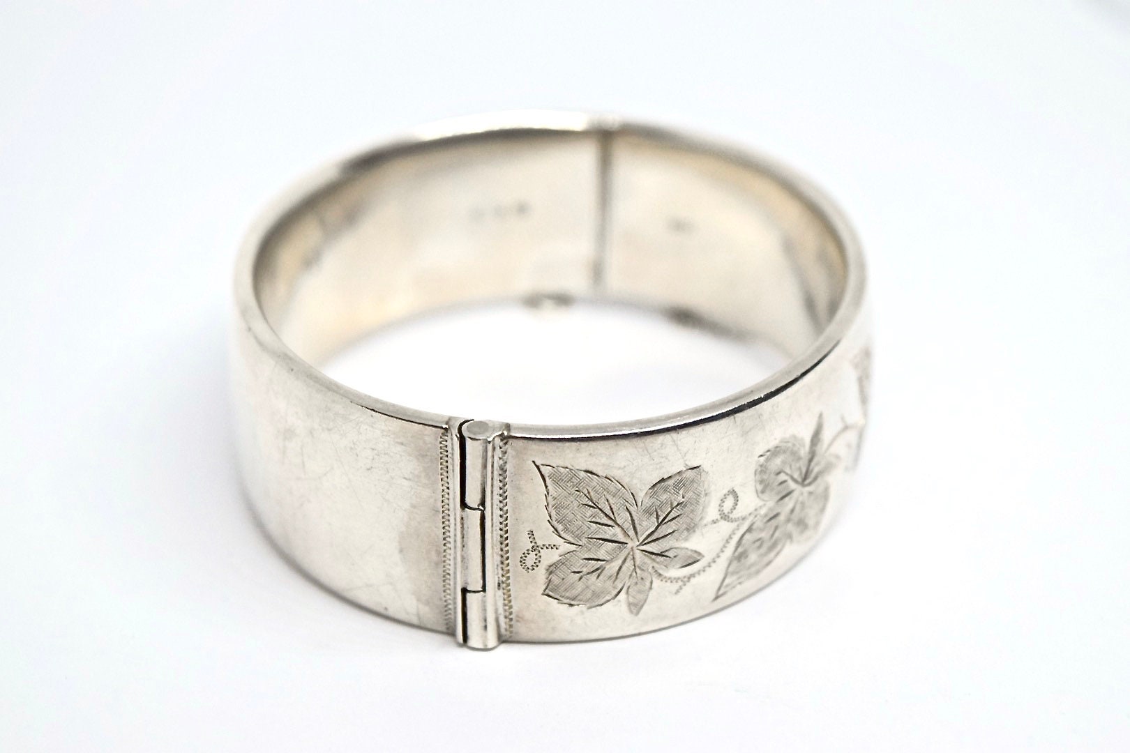 Vintage British Silver Hinged Bangle Bracelet Hallmarked 1965