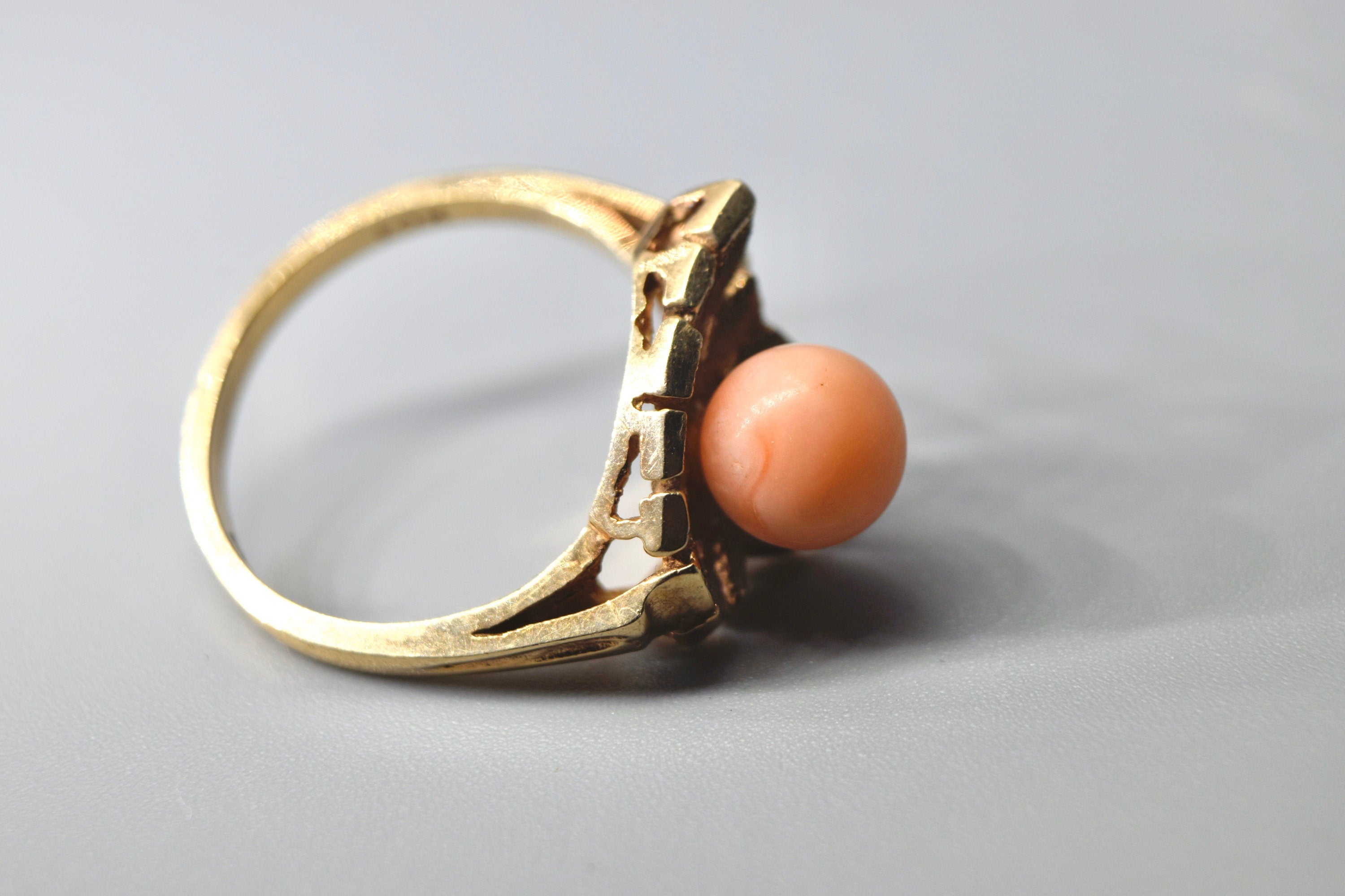 Vintage 10k Gold Coral Bead Ring c.1960s