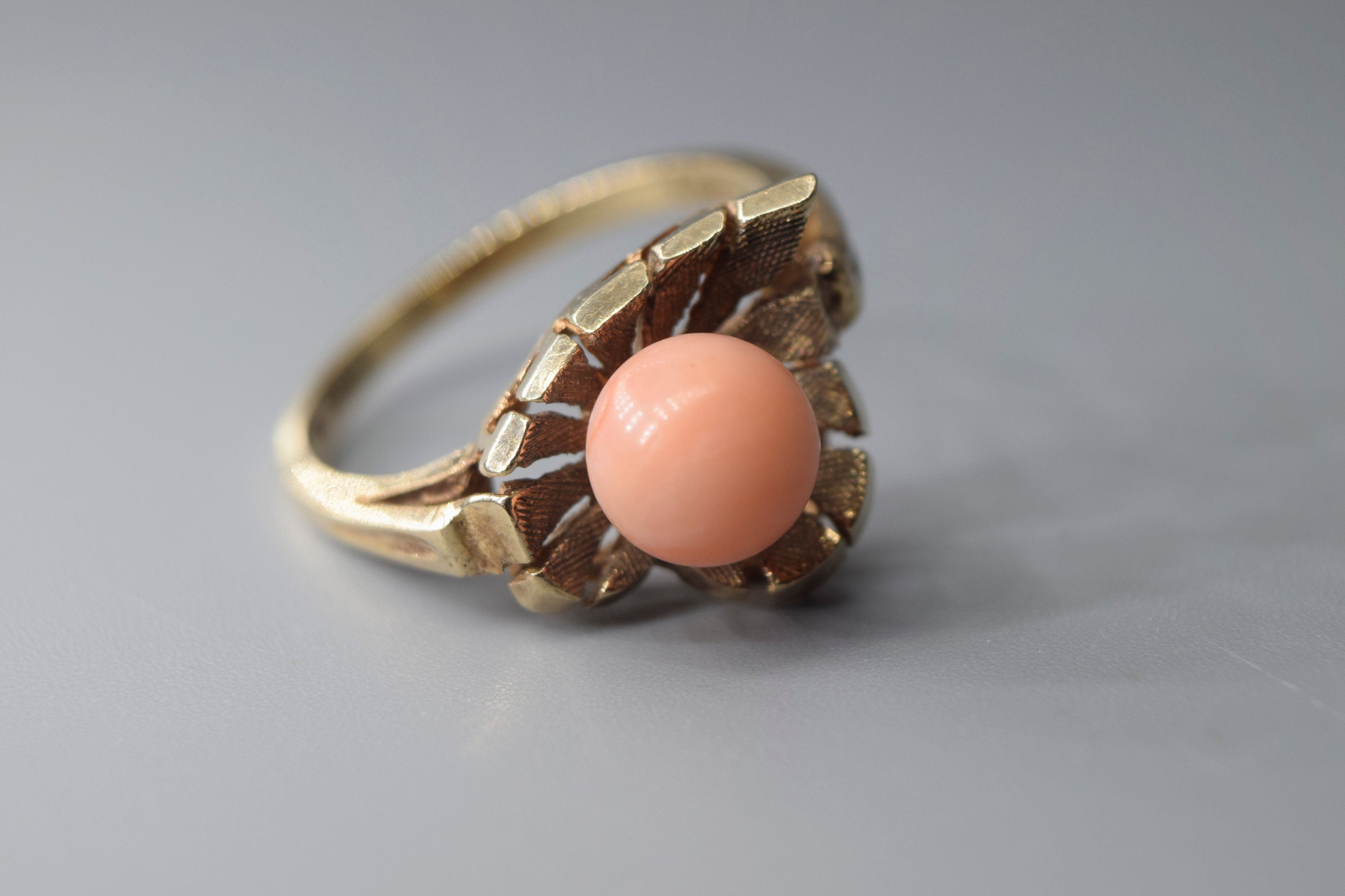 Vintage 10k Gold Coral Bead Ring c.1960s